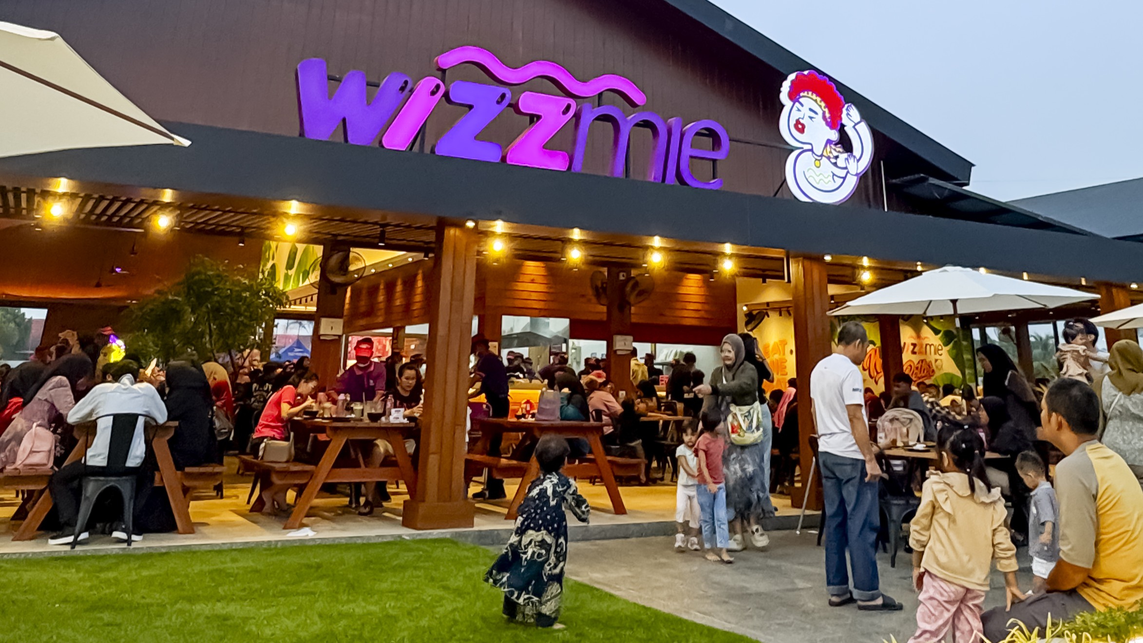 Pengunjung Wizzmie Semarang